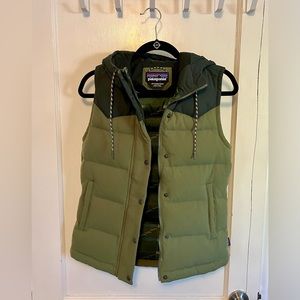 Patagonia Bivy Hooded Recycled Down Vest in Green - Women’s XS